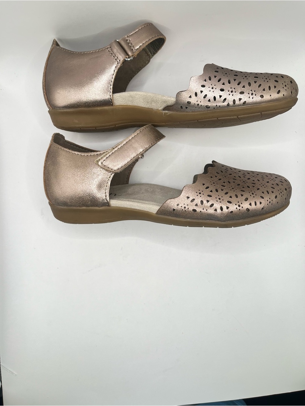 Earth New Women's 6.5 Leather Perforated Mary Jane Flats - Picture 5 of 7